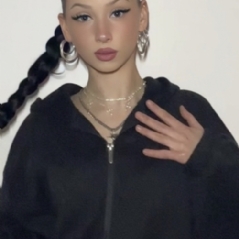 זאת עם הכובע